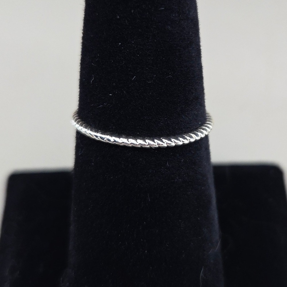 Silver Tone Twisted Rope Stackable Band Ring‎ Size 7.5 Minimalist Dainty